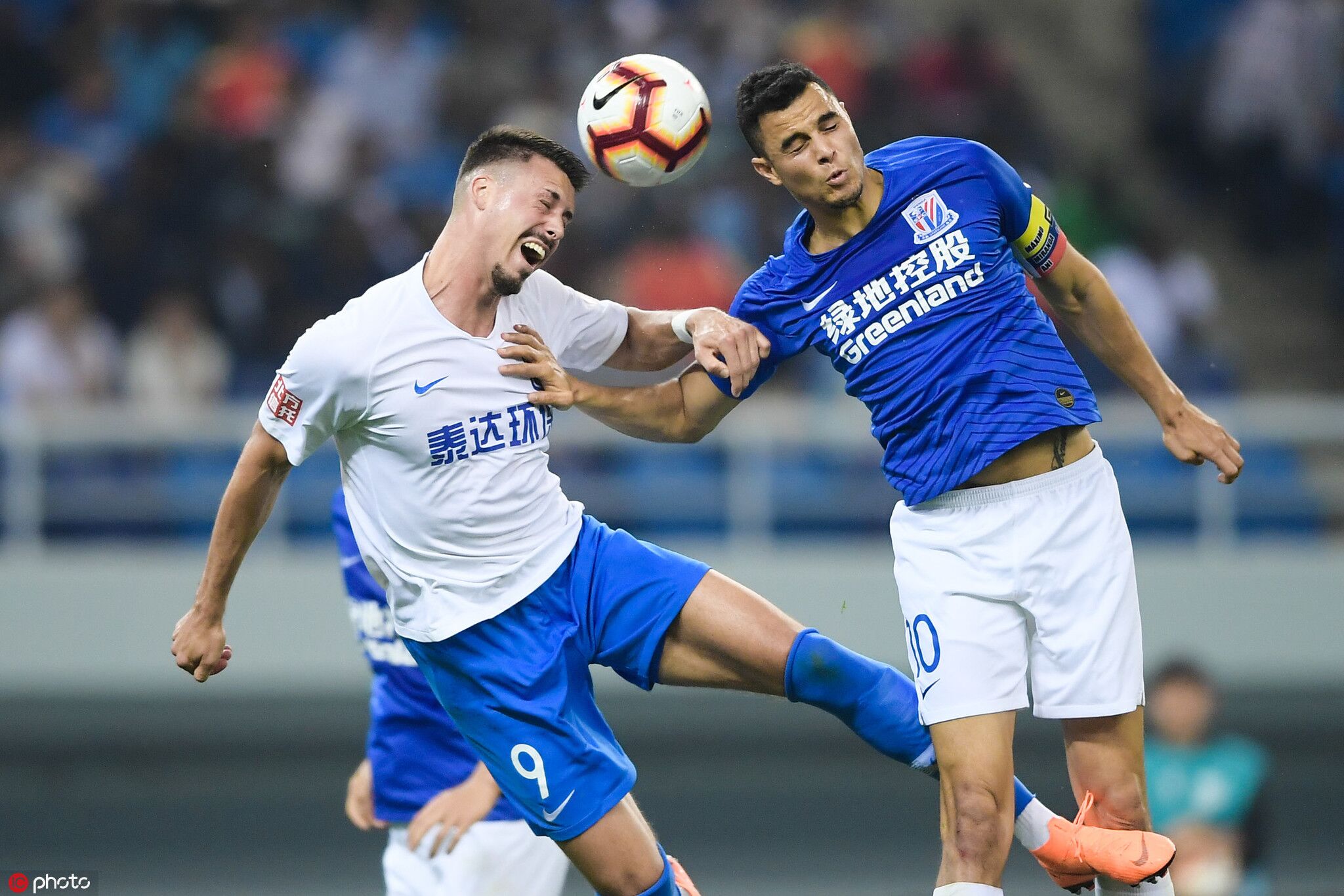 窗口期体能课后,上海申花内部沟通备战西甲,悬念犹存,更衣室氛围转暖 窗口期体能课后,上海申花内部沟通备战西甲,悬念犹存,更衣室氛围转暖