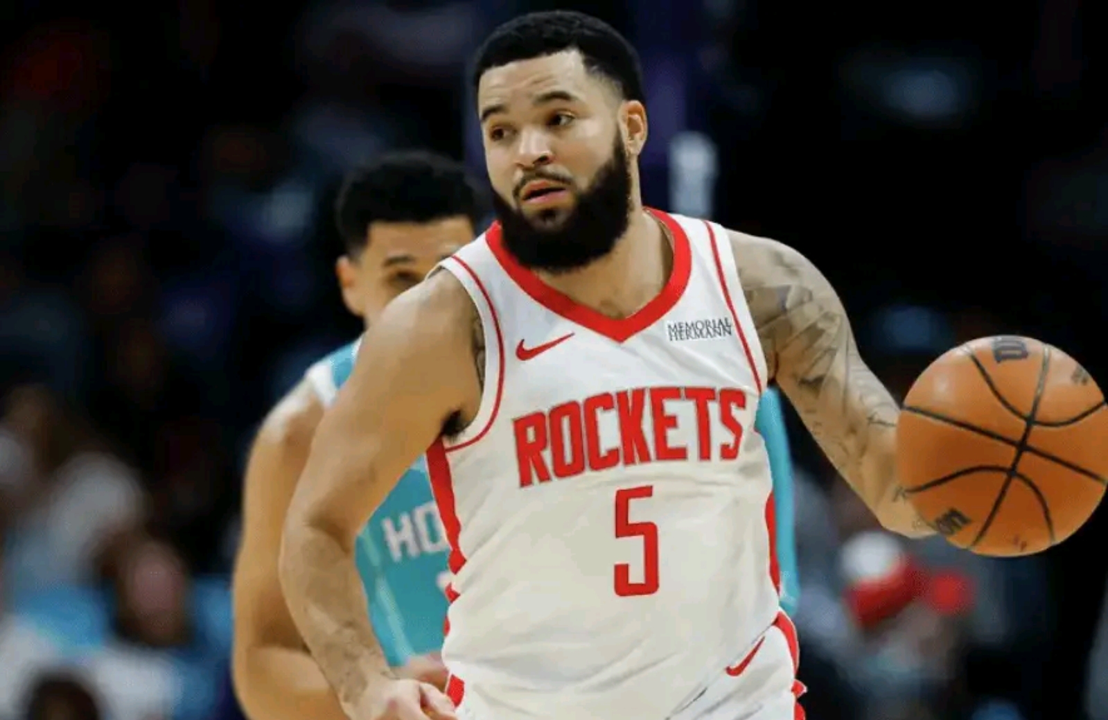  国际比赛日夏洛特黄蜂调整名单以备NBA季后赛，官宣签约环节打磨，态度坚定，训练强度明显提升