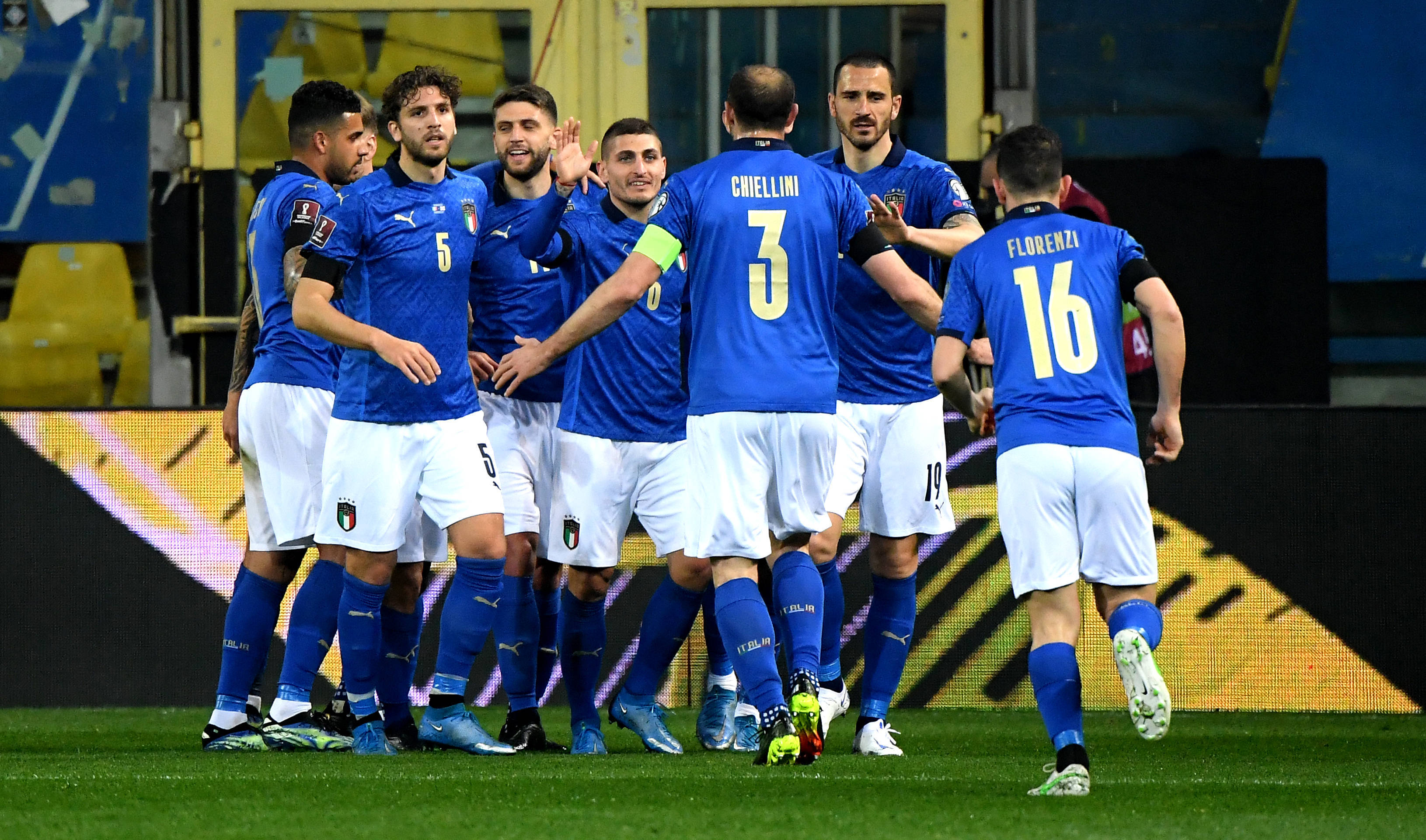 赛前塞维利亚备战中超，外线爆发细节曝光，震撼外界，阵容厚度经受考验(塞维利亚最新消息今天)