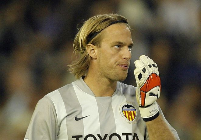 集结日瓦伦西亚调整名单以备德国杯；复出首秀环节打磨；气氛紧张；训练强度明显提升的简单介绍